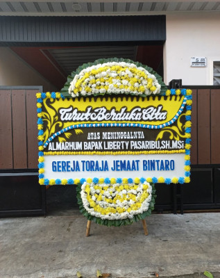Papan Bunga Duka di Sipahutar